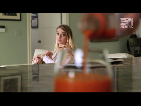 ❤️ Faigheann cailín te le tits mór agus pussy daingean coileach as fear caillte na himeartha, ach an-deacair ️❌  Porn na Rúise  linn