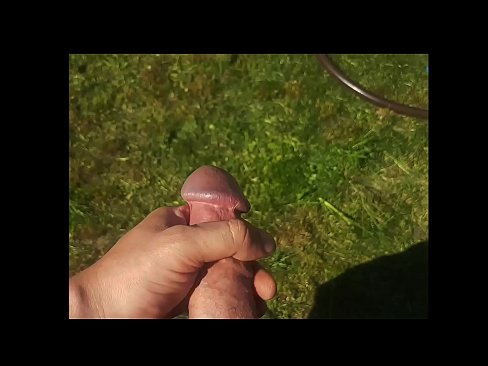❤️ Faigheann hottie te a pussy bándearg fucked agus cums le squirt i ghairdín samhraidh ️❌  Porn na Rúise  linn