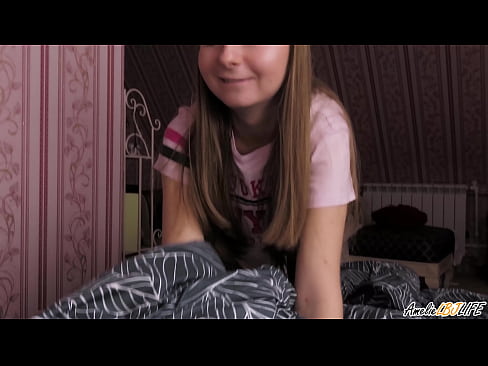 ❤️ Tarraingíonn Blondie BFF go domhain uirthi agus faigheann sí cum ina béal ️❌  Porn na Rúise  linn